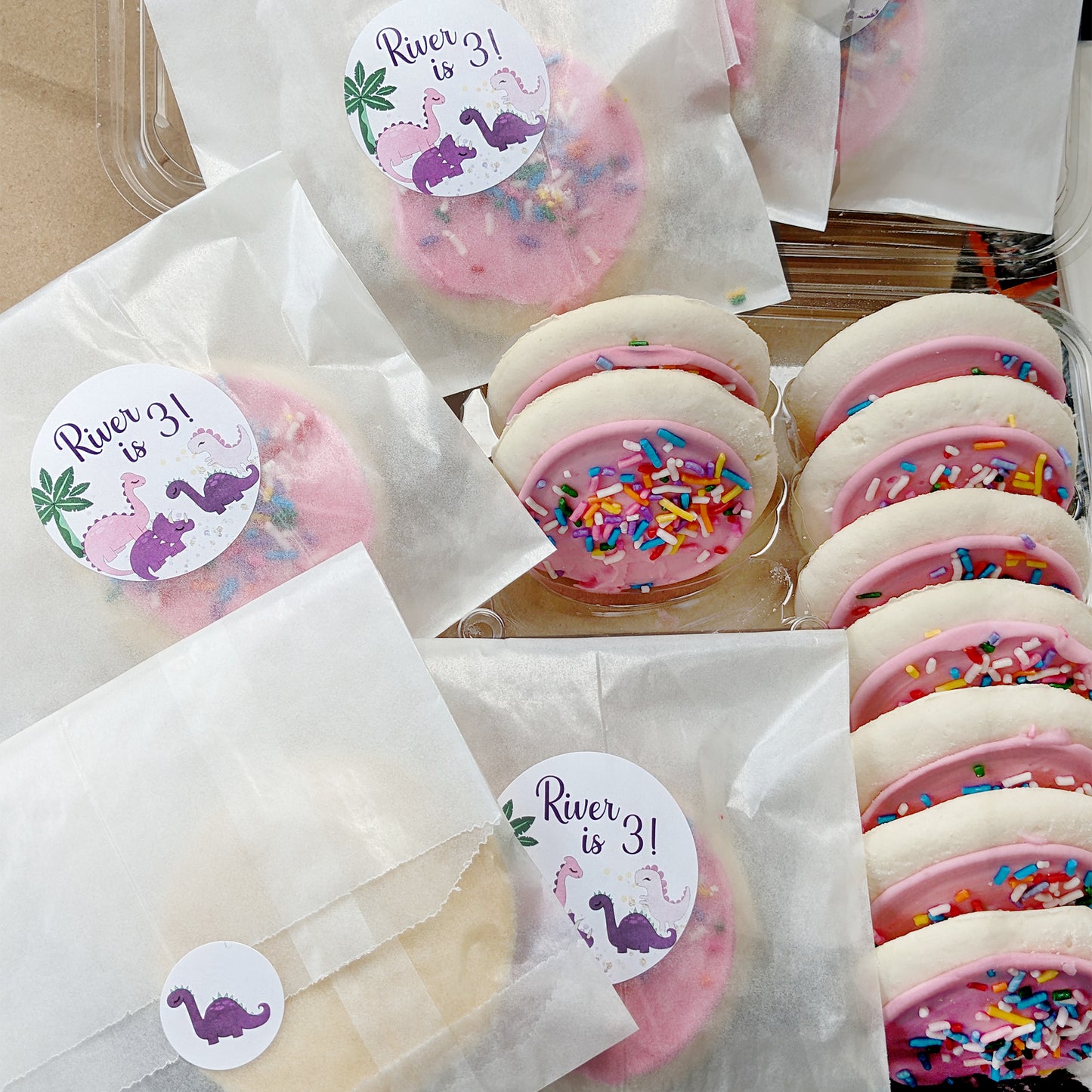 Treat bags and stickers kit - Includes glassine treat bags with 2" and 1" customized stickers - Pink and Purple Dinosaurs / PD23